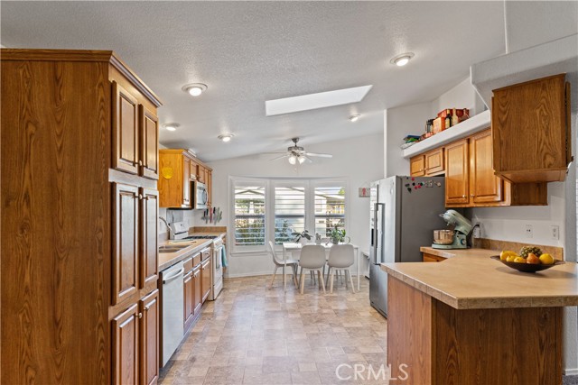 Detail Gallery Image 8 of 27 For 6460 Convoy Ct #76, San Diego,  CA 92117 - 3 Beds | 2 Baths