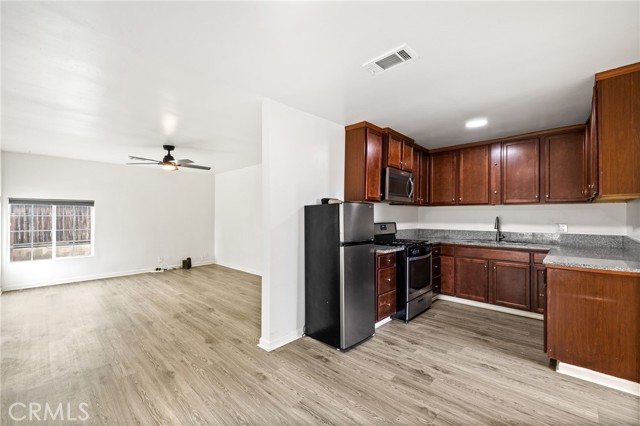 Detail Gallery Image 9 of 34 For 2935 Shelly Ln, Bakersfield,  CA 93306 - 4 Beds | 2 Baths