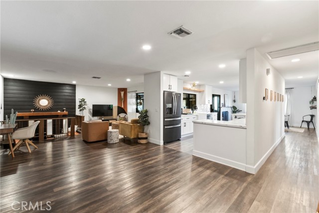 Detail Gallery Image 4 of 54 For 53988 Pinon, Yucca Valley,  CA 92284 - 3 Beds | 2 Baths