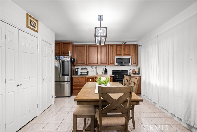 765 E 52nd Place, Los Angeles CA: https://media.crmls.org/medias/866b7889-bd21-4c5f-8bc8-bba7b751cc81.jpg