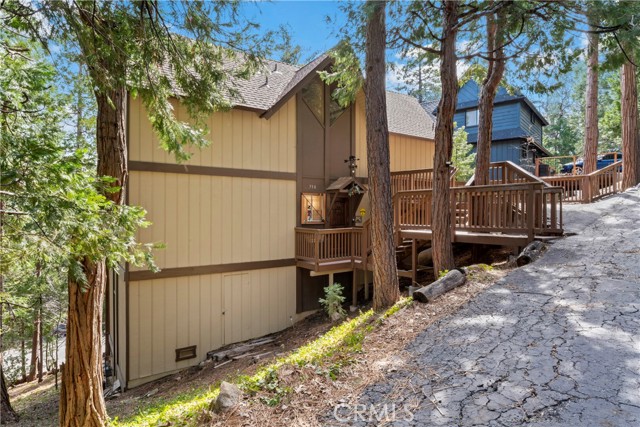 Detail Gallery Image 6 of 66 For 750 Zurich Dr, Lake Arrowhead,  CA 92352 - 4 Beds | 4/1 Baths