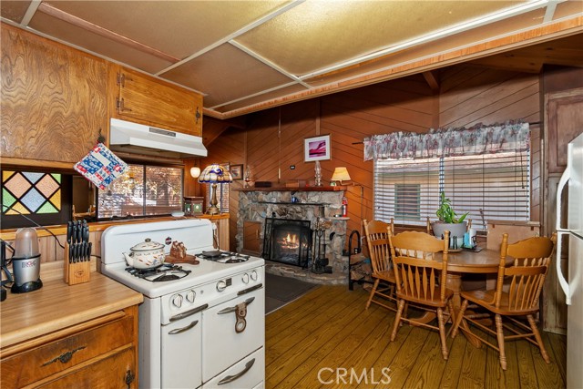 Detail Gallery Image 8 of 19 For 42559 Cedar, Big Bear Lake,  CA 92315 - 2 Beds | 1 Baths