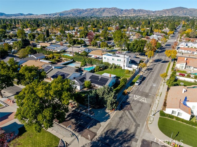 Detail Gallery Image 4 of 32 For 18301 Minnehaha St, Porter Ranch,  CA 91326 - 3 Beds | 2 Baths
