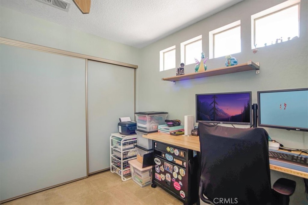 https://media.crmls.org/medias/866d4275-870f-4a5e-b3be-0b284c1a152e.jpg?preset=X-Large
