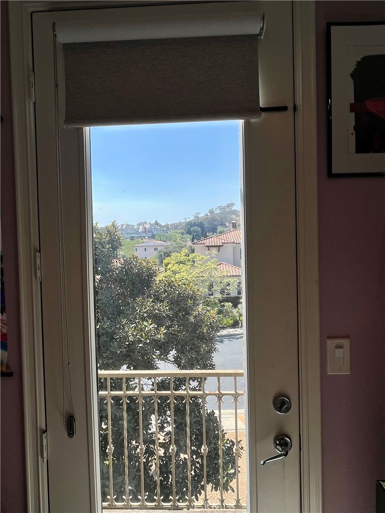 https://media.crmls.org/medias/866d7b4a-8e31-4e0f-936f-6012b0bd8c48.jpg?preset=X-Large