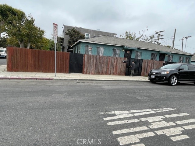 750 Broadway Street, Venice, California 90291, ,Residential Income,For Sale,Broadway,PW21115458