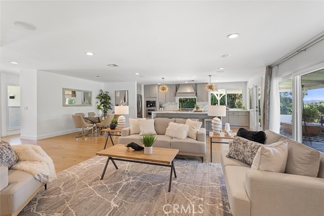 Detail Gallery Image 8 of 34 For 7153 Helmsdale, West Hills,  CA 91307 - 3 Beds | 2/1 Baths