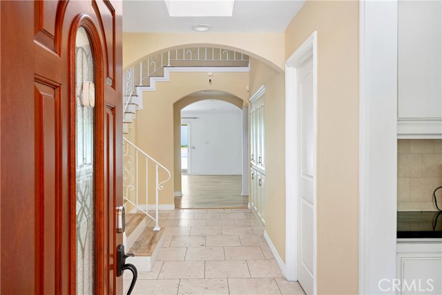 Detail Gallery Image 4 of 70 For 17211 Orozco St, Granada Hills,  CA 91344 - 5 Beds | 5/1 Baths