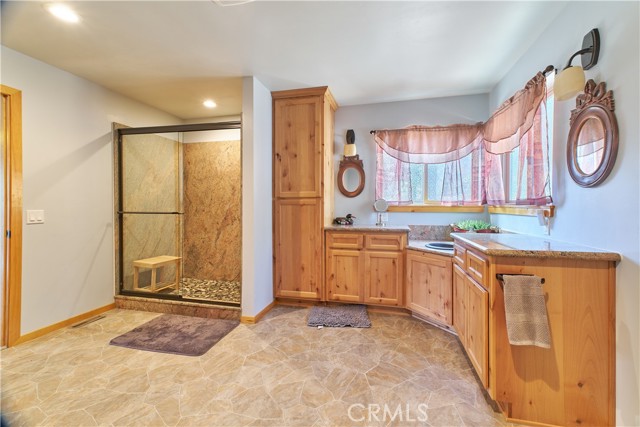 Detail Gallery Image 19 of 53 For 448 Edgemoor Rd, Big Bear Lake,  CA 92315 - 7 Beds | 4/1 Baths