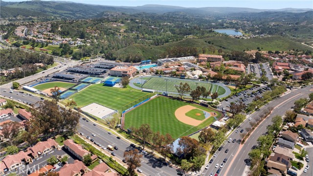 8 Geranium, Rancho Santa Margarita CA: https://media.crmls.org/medias/866ede68-3296-4906-a471-5583192aa691.jpg