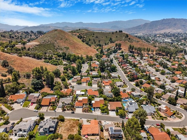 28639 Quaint Street, Agoura Hills CA: https://media.crmls.org/medias/8670c36e-495a-4e70-bb2b-47271343e32e.jpg