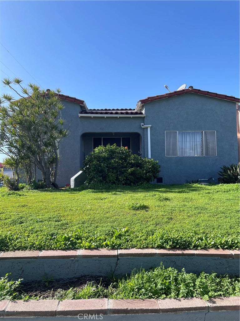 7327 S Hobart Boulevard, Los Angeles, CA 90047
