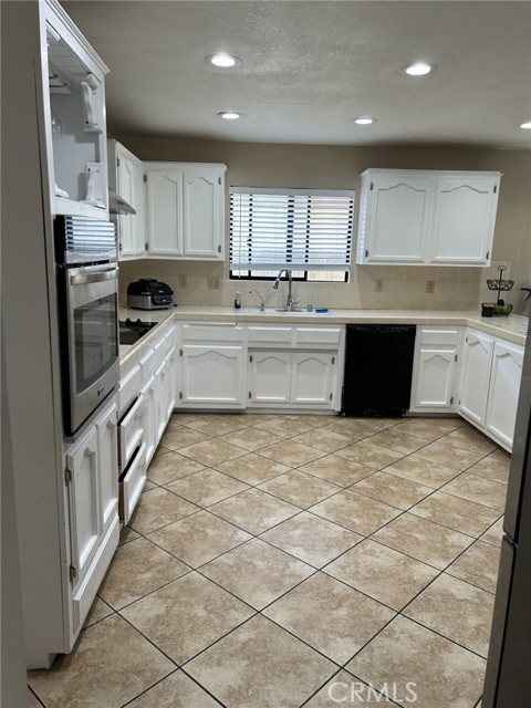 Detail Gallery Image 2 of 15 For 4098 Bordeaux, Hemet,  CA 92544 - 3 Beds | 2 Baths