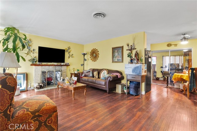 Detail Gallery Image 7 of 27 For 858 Coral, Hemet,  CA 92543 - 2 Beds | 2 Baths