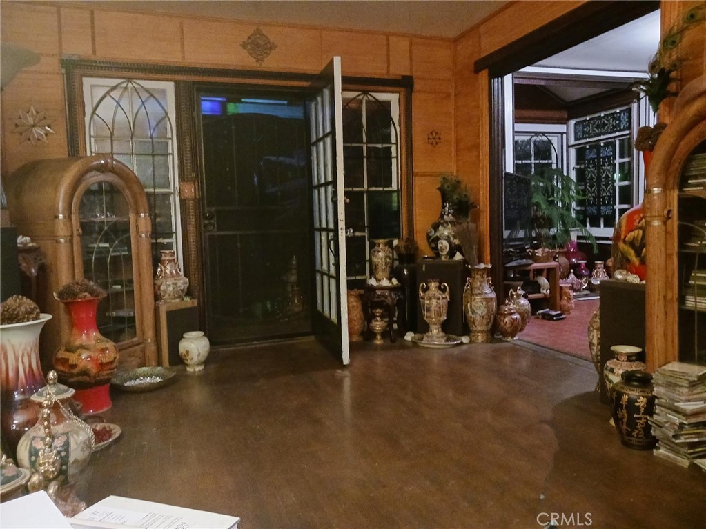 https://media.crmls.org/medias/86734368-2381-4a03-aa7e-d55746f57b8f.jpg?preset=X-Large