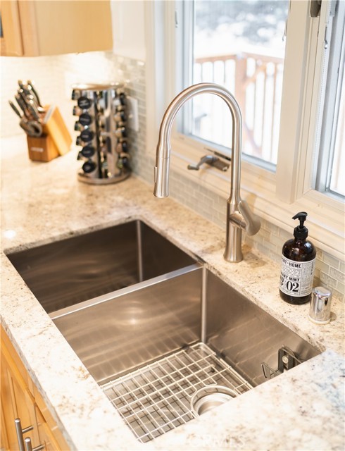 Detail Gallery Image 13 of 40 For 1069 Berne Dr, Crestline,  CA 92325 - 4 Beds | 2 Baths