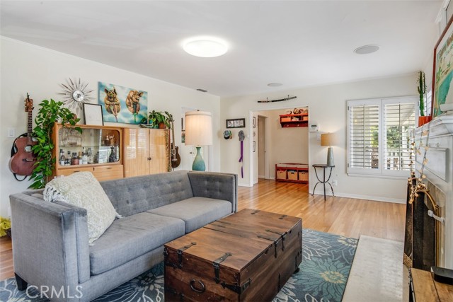 Detail Gallery Image 3 of 36 For 4603 Longridge, Sherman Oaks,  CA 91423 - 3 Beds | 2 Baths