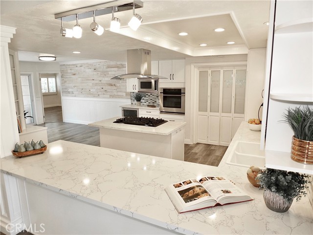 729 East Emerson Ave, Orange CA: https://media.crmls.org/medias/867465da-0135-4618-8617-260487f0e1f6.jpg