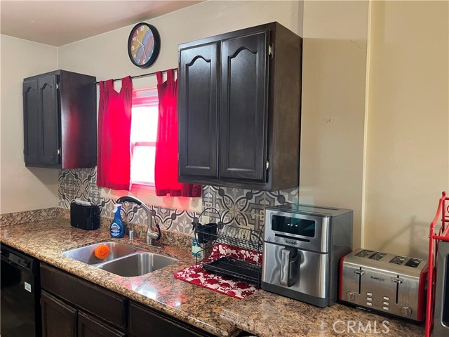 332 E South Street, Long Beach CA: https://media.crmls.org/medias/86750ca6-57fc-4b67-91f0-9fef0124d3e1.jpg