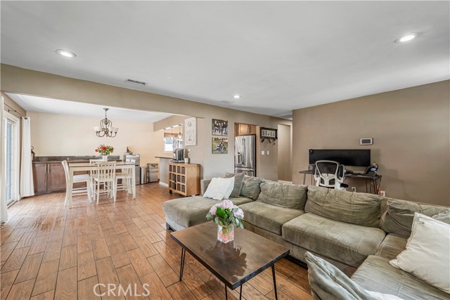 Detail Gallery Image 7 of 50 For 11367 Pope Ave, Lynwood,  CA 90262 - – Beds | – Baths