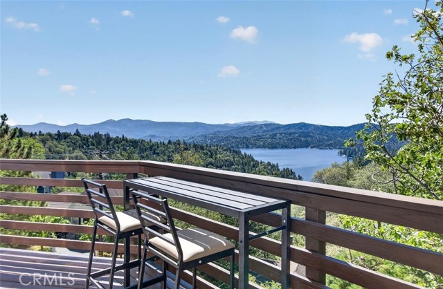 1096 Nadelhorn Drive, Lake Arrowhead, CA 92352