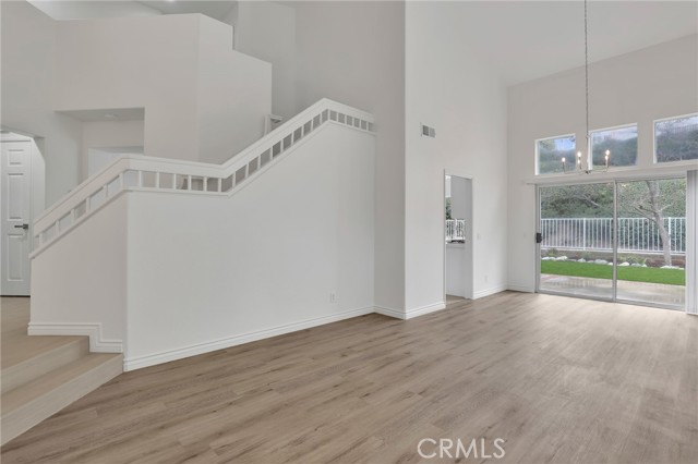 Image 7 of 41 For 520 Morningstar