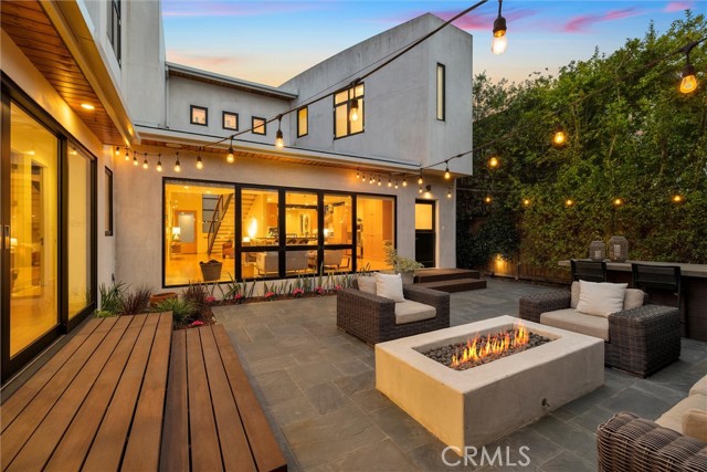 Detail Gallery Image 23 of 51 For 1635 19th St, Manhattan Beach,  CA 90266 - 6 Beds | 4 Baths