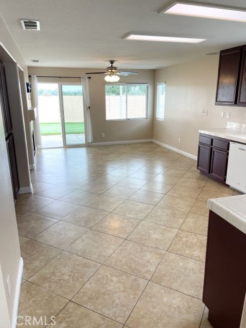Detail Gallery Image 12 of 63 For 5220 Holstein Way, Jurupa Valley,  CA 92509 - 3 Beds | 2 Baths