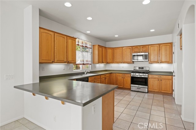 Detail Gallery Image 10 of 50 For 1691 Dennison Dr, Perris,  CA 92571 - 4 Beds | 2/1 Baths