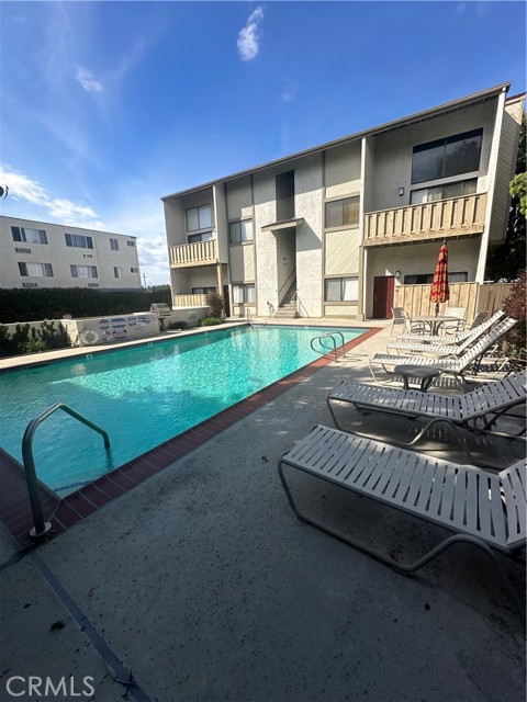 Detail Gallery Image 1 of 5 For 18433 Hatteras St #506,  Tarzana,  CA 91356 - 2 Beds | 2 Baths