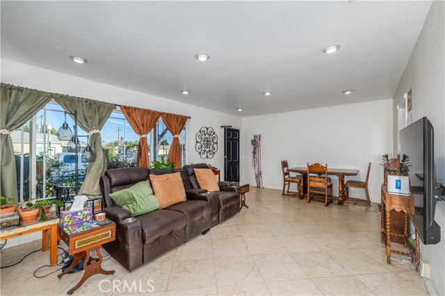 Detail Gallery Image 3 of 23 For 1442 S Van Ness, Santa Ana,  CA 92707 - 2 Beds | 1 Baths