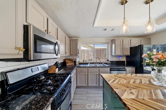 Detail Gallery Image 11 of 24 For 2544 Sunflower, San Bernardino,  CA 92407 - 3 Beds | 2 Baths