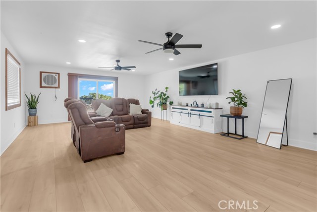 Detail Gallery Image 19 of 51 For 9888 Trinity, Oak Hills,  CA 92344 - 6 Beds | 2 Baths