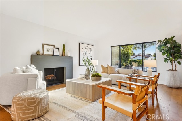 Detail Gallery Image 3 of 22 For 2710 Granville Ave, Los Angeles,  CA 90064 - 3 Beds | 2/1 Baths