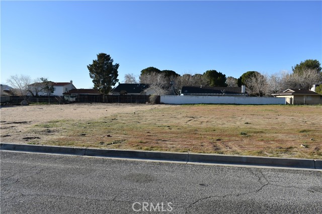 Detail Gallery Image 2 of 13 For 14817 Crofton Ln, Helendale,  CA 92342 - – Beds | – Baths