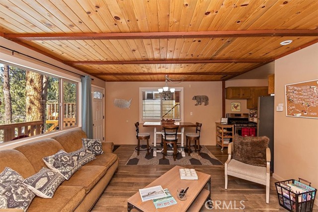 Detail Gallery Image 4 of 13 For 861 Kern Ave, Sugarloaf,  CA 92386 - 2 Beds | 1 Baths