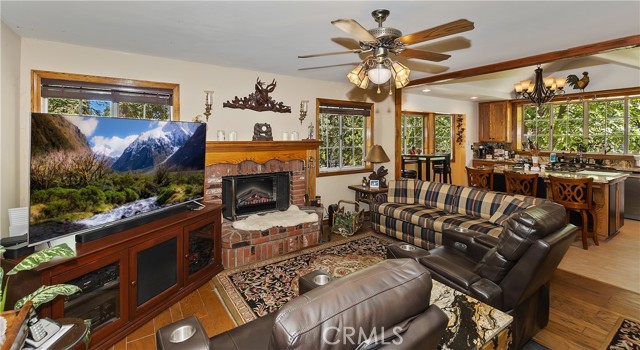 Detail Gallery Image 16 of 54 For 30184 Skyline Dr, Running Springs,  CA 92382 - 3 Beds | 2/1 Baths