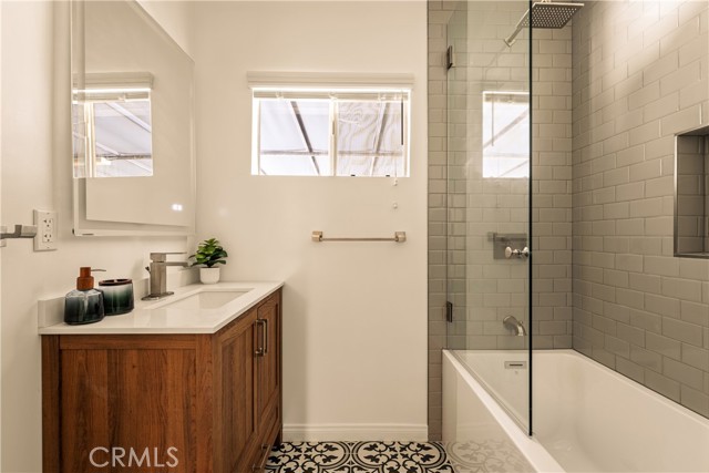 Detail Gallery Image 17 of 22 For 15233 Camarillo St, Sherman Oaks,  CA 91403 - 5 Beds | 4 Baths