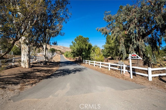 9455 Hierba Road, Agua Dulce, California 91390, 5 Bedrooms Bedrooms, ,5 BathroomsBathrooms,Single Family Residence,For Sale,Hierba,SR25008894