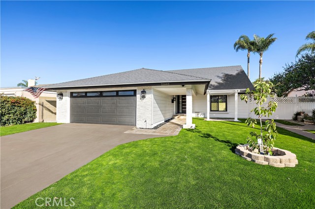 Detail Gallery Image 3 of 29 For 21662 Saluda Cir, Huntington Beach,  CA 92646 - 4 Beds | 3 Baths