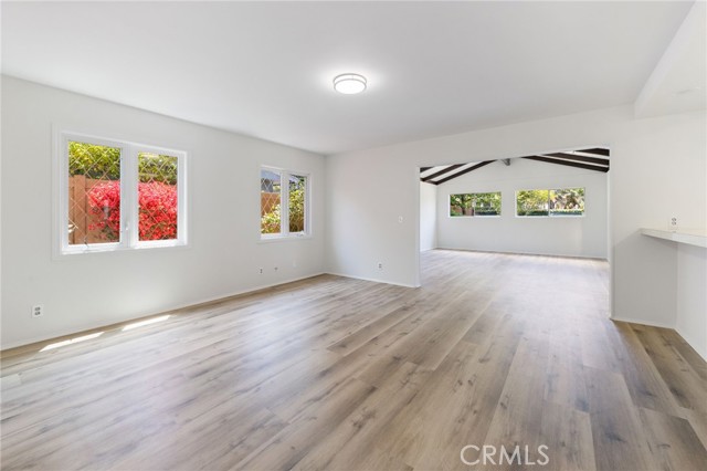 Detail Gallery Image 15 of 49 For 305 Robin Hood Ln, Costa Mesa,  CA 92627 - 5 Beds | 2/2 Baths