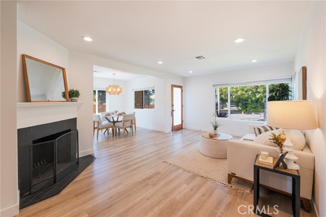 Detail Gallery Image 5 of 41 For 3532 S Muirfield Rd, Los Angeles,  CA 90016 - 4 Beds | 3 Baths