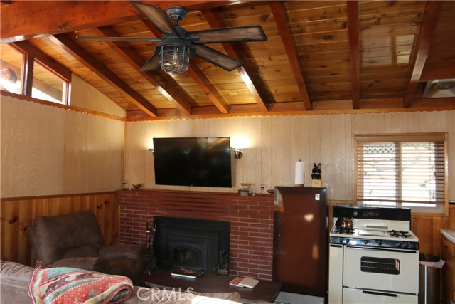 Detail Gallery Image 4 of 28 For 42584 Cougar Rd, Big Bear Lake,  CA 92315 - 1 Beds | 1 Baths