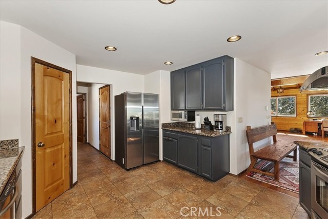 Detail Gallery Image 21 of 75 For 46727 Minnow, Big Bear City,  CA 92314 - 5 Beds | 6/1 Baths