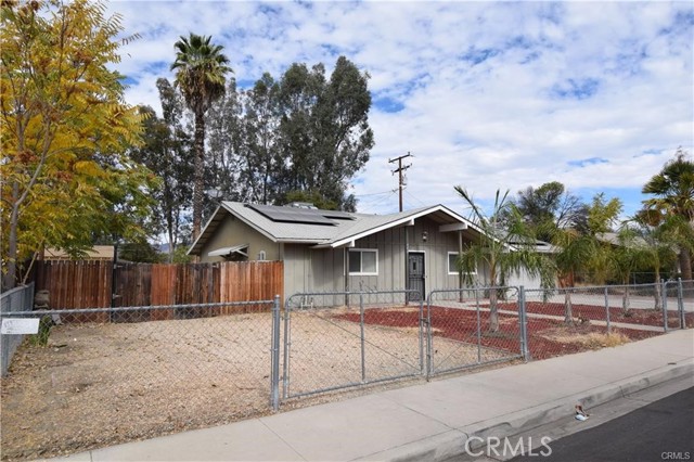 Detail Gallery Image 3 of 13 For 532 Fern Pl, Hemet,  CA 92543 - 3 Beds | 2 Baths