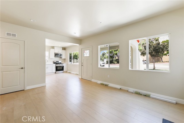 11210 Oak Street, El Monte CA: https://media.crmls.org/medias/86818af3-aafa-45a8-bf60-1a28a689c624.jpg