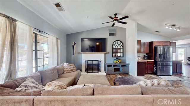 Detail Gallery Image 5 of 74 For 14380 La Brisa Rd, Victorville,  CA 92392 - 4 Beds | 2/1 Baths