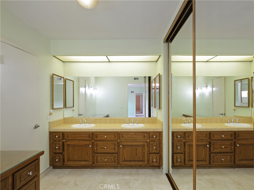 MLS #DW25221311 image #15