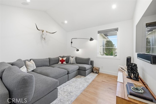 Detail Gallery Image 4 of 38 For 2848 Carob, Newport Beach,  CA 92660 - 5 Beds | 4/1 Baths