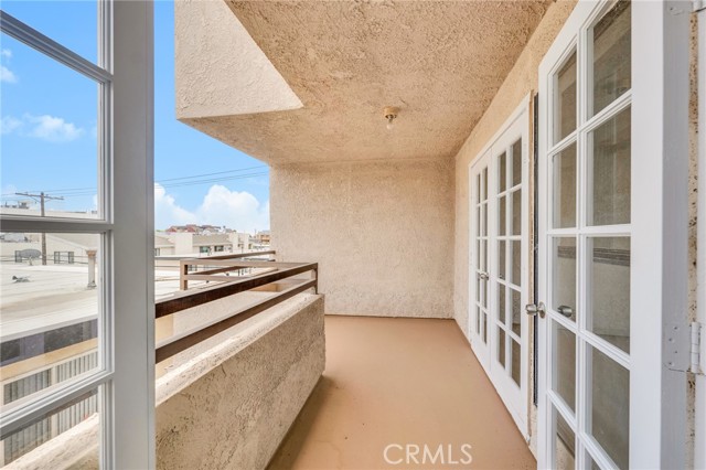 1815 Butler Avenue, Los Angeles CA: https://media.crmls.org/medias/8682a04d-78cf-4b0c-9a2f-88230f465d70.jpg